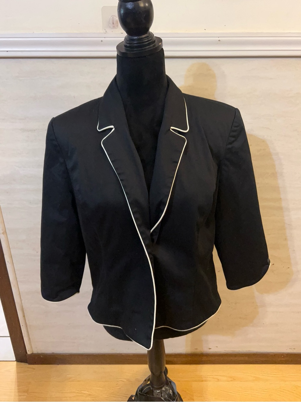Vintage Oscar by Oscar de la Renga Black Blazer White Contrast Piping